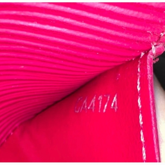 Louis Vuitton Pink Epi Sarah Wallet - Picture 15 of 15